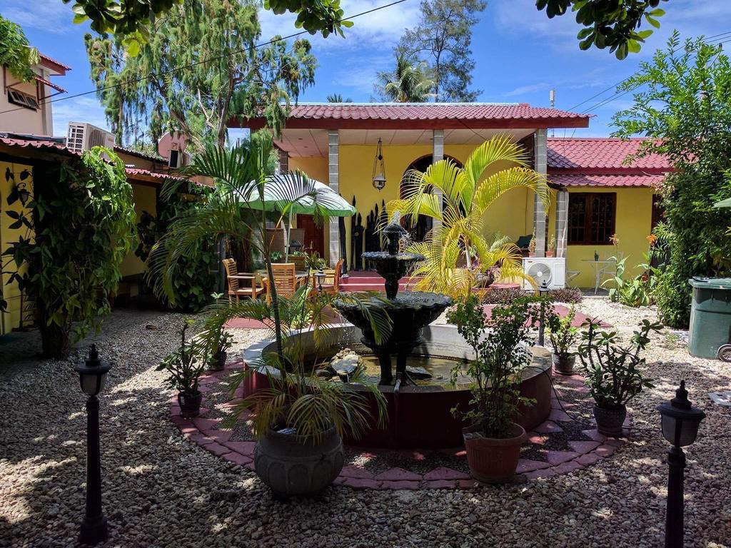 Casa Do Sandalo Boutique Guest House Дили Экстерьер фото