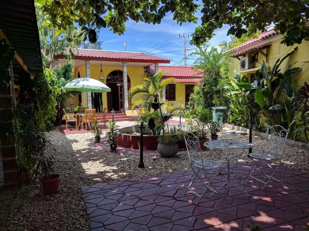 Casa Do Sandalo Boutique Guest House Дили Экстерьер фото