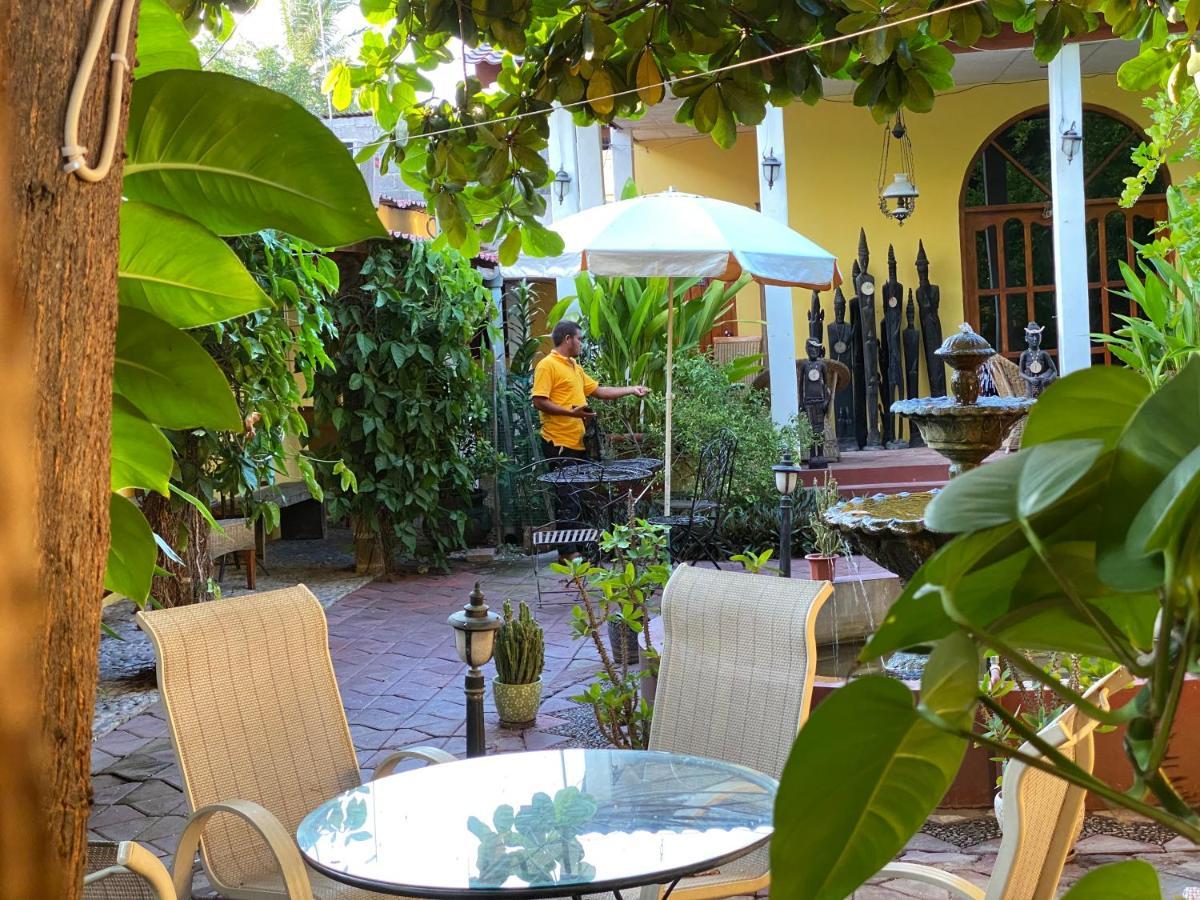 Casa Do Sandalo Boutique Guest House Дили Экстерьер фото